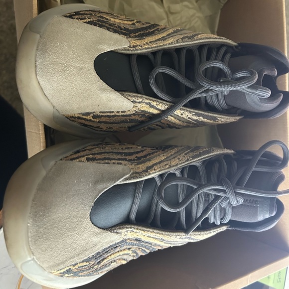 2021 Yeezy Quantum 'Amber Tint - Picture 6 of 10